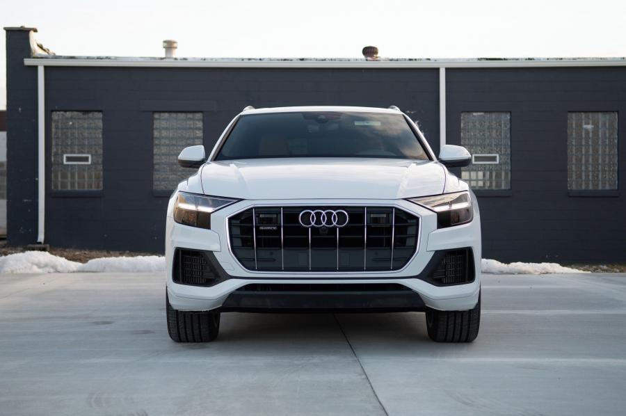 Audi Q8 55 TFSI Quattro 2018 года  (NA) (фото 3 из 32)